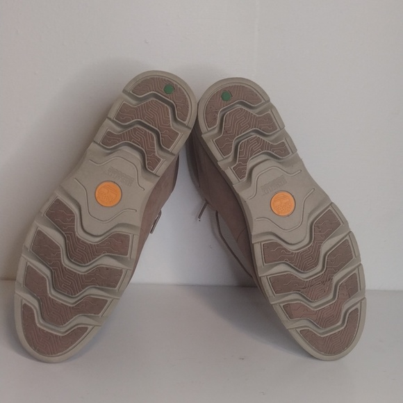 Timberland Women's Boots size 9 Beige in color - Picture 3 of 5